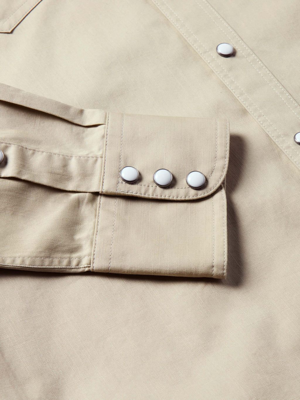 Quail shirt cuff with snap buttons and stitched pocket placket detail