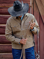 Sand brush jacket with button closure and two flap chest pockets, long sleeves