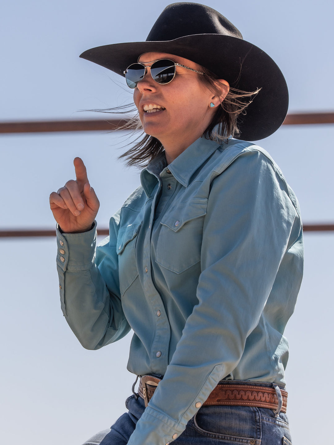 Women's Western Denim Snap Shirt - Schaefer Outfitter