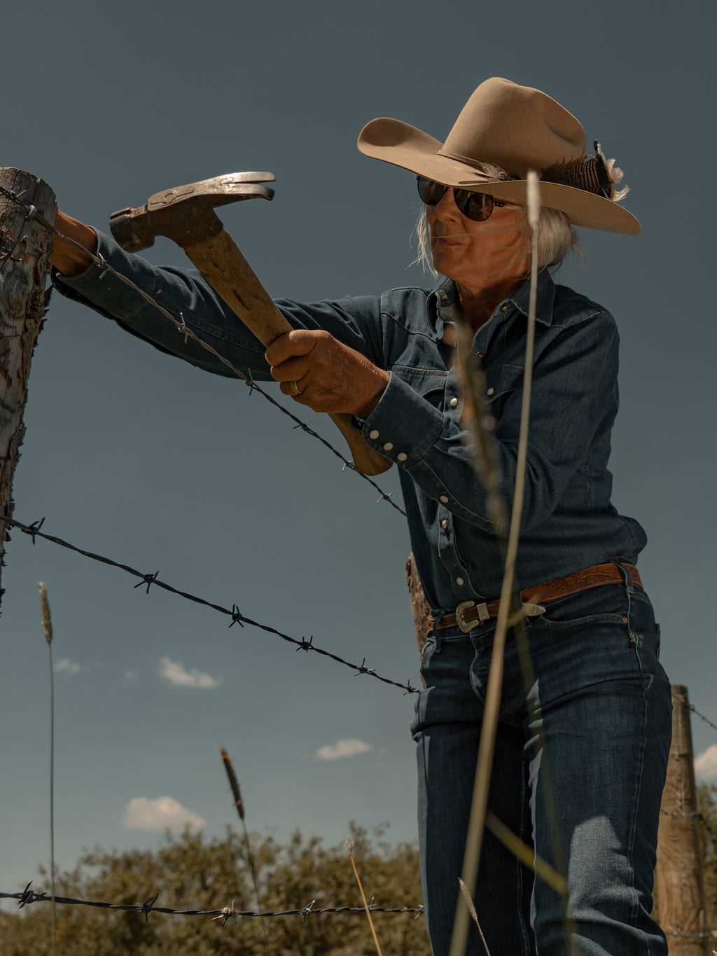 Women's medium-indigo western denim pearl-snap shirt, long sleeves, chest pockets