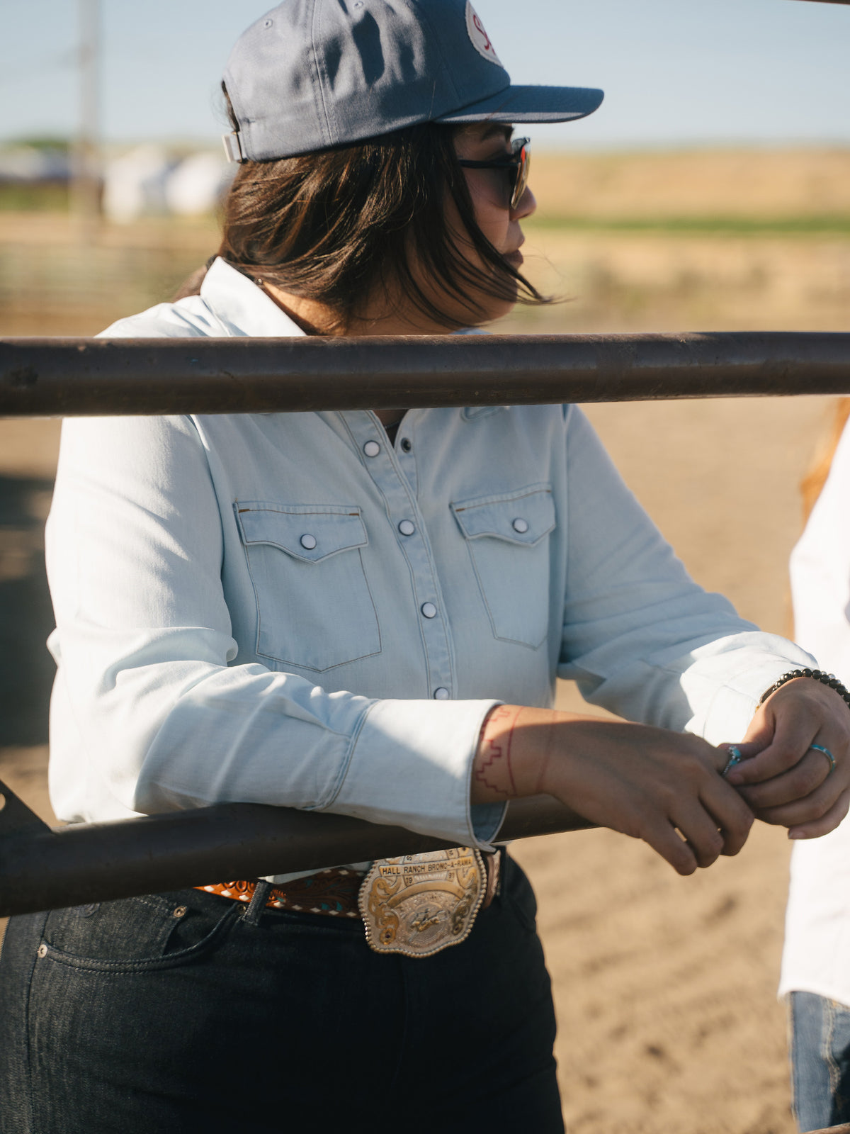 Light wash women's western snap shirt with two chest pockets and long sleeves