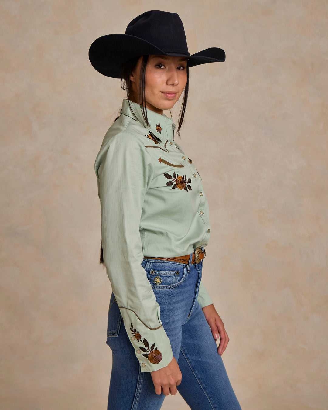 Women's Embroidered Snap Shirt - Schaefer Outfitter