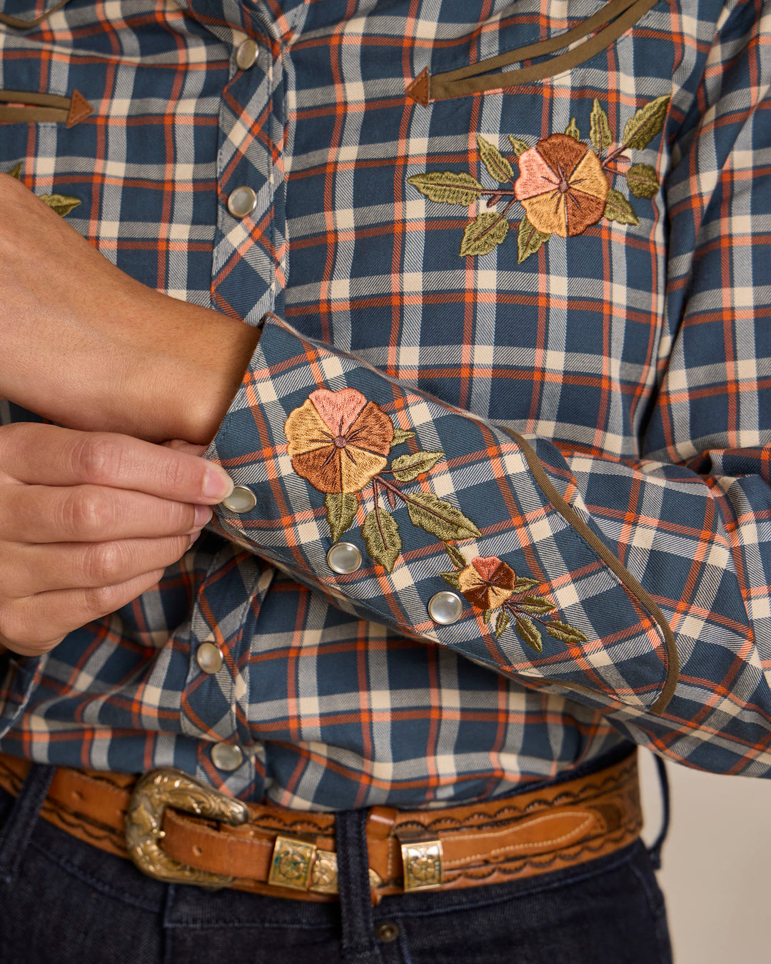 Women's Embroidered Snap Shirt - Schaefer Outfitter