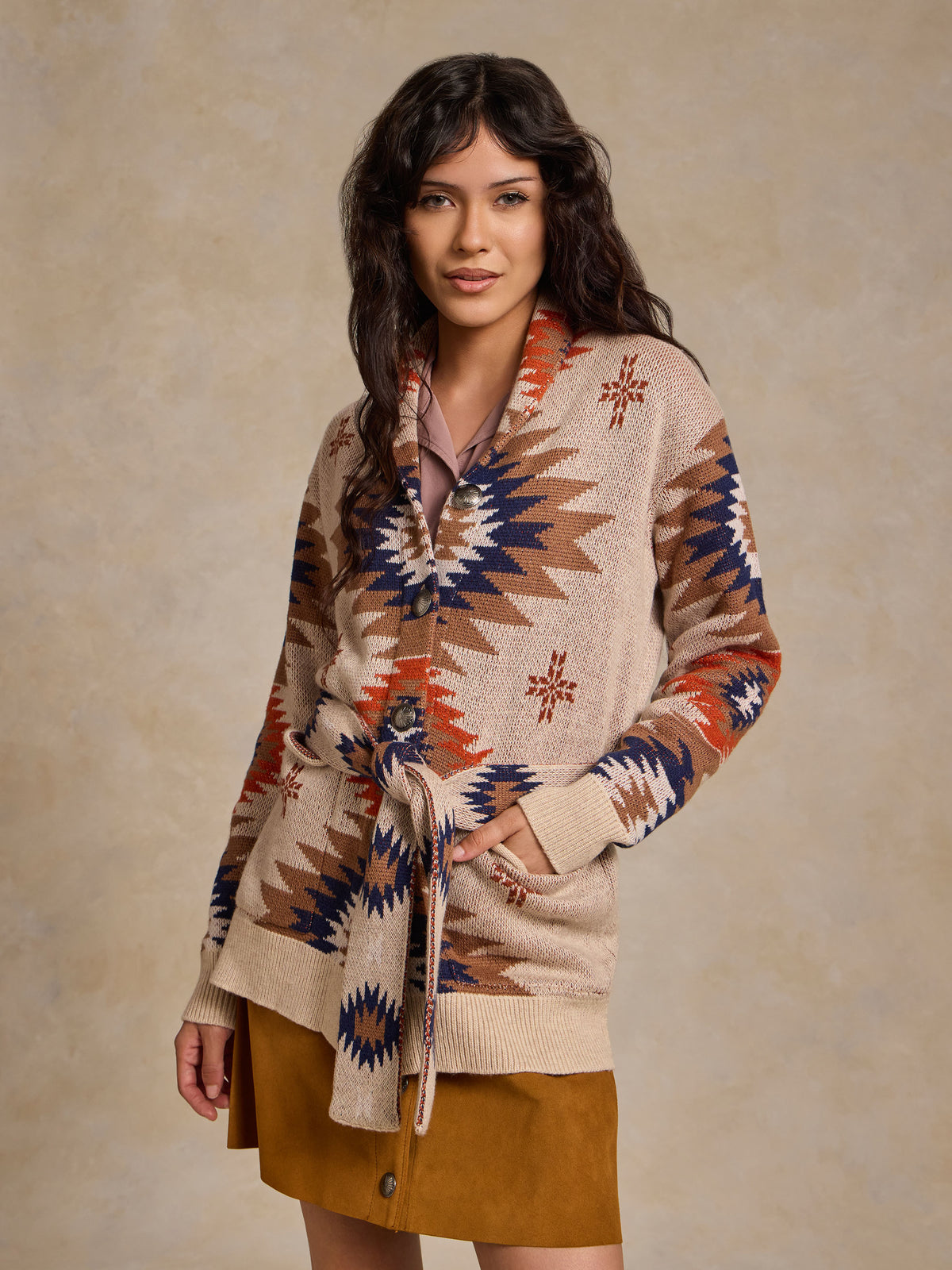 Belted knit sweater with geometric pattern, buttoned collar and long sleeves