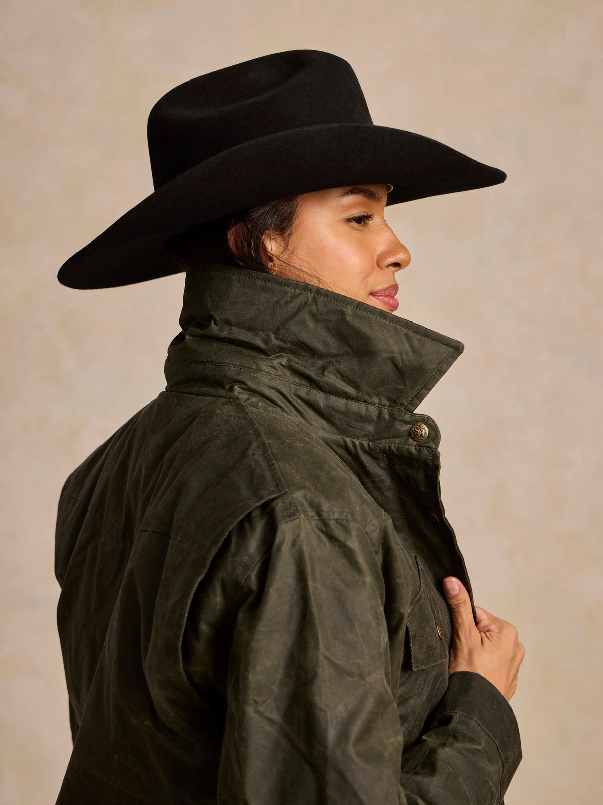 Loden dark green barn coat collar and shoulder detail with buttoned flap