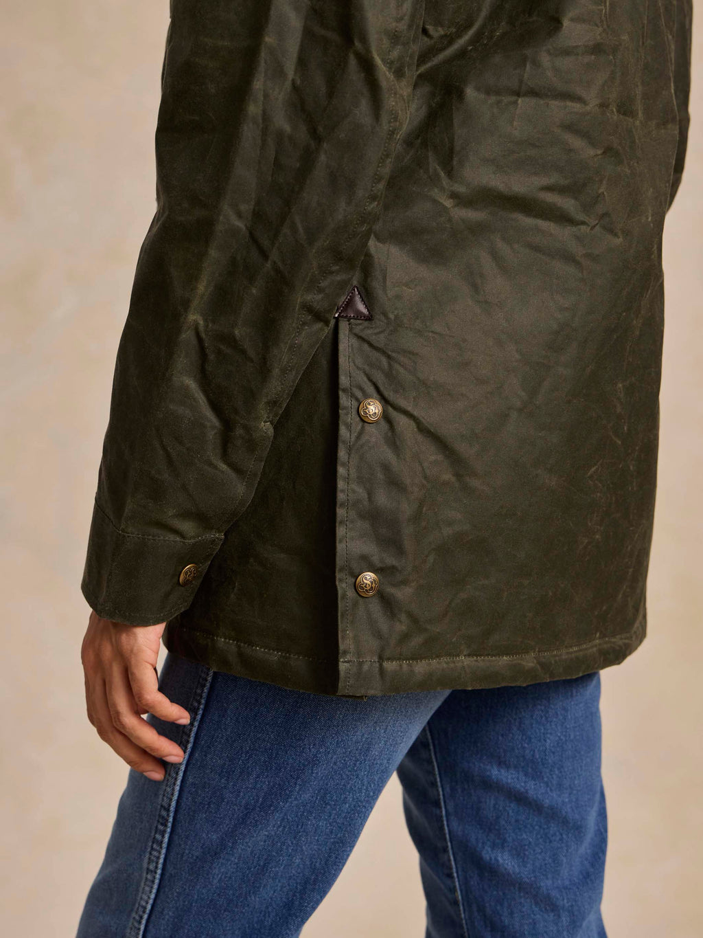 Loden green barn coat with front slit and snap closure, side seam, long sleeves