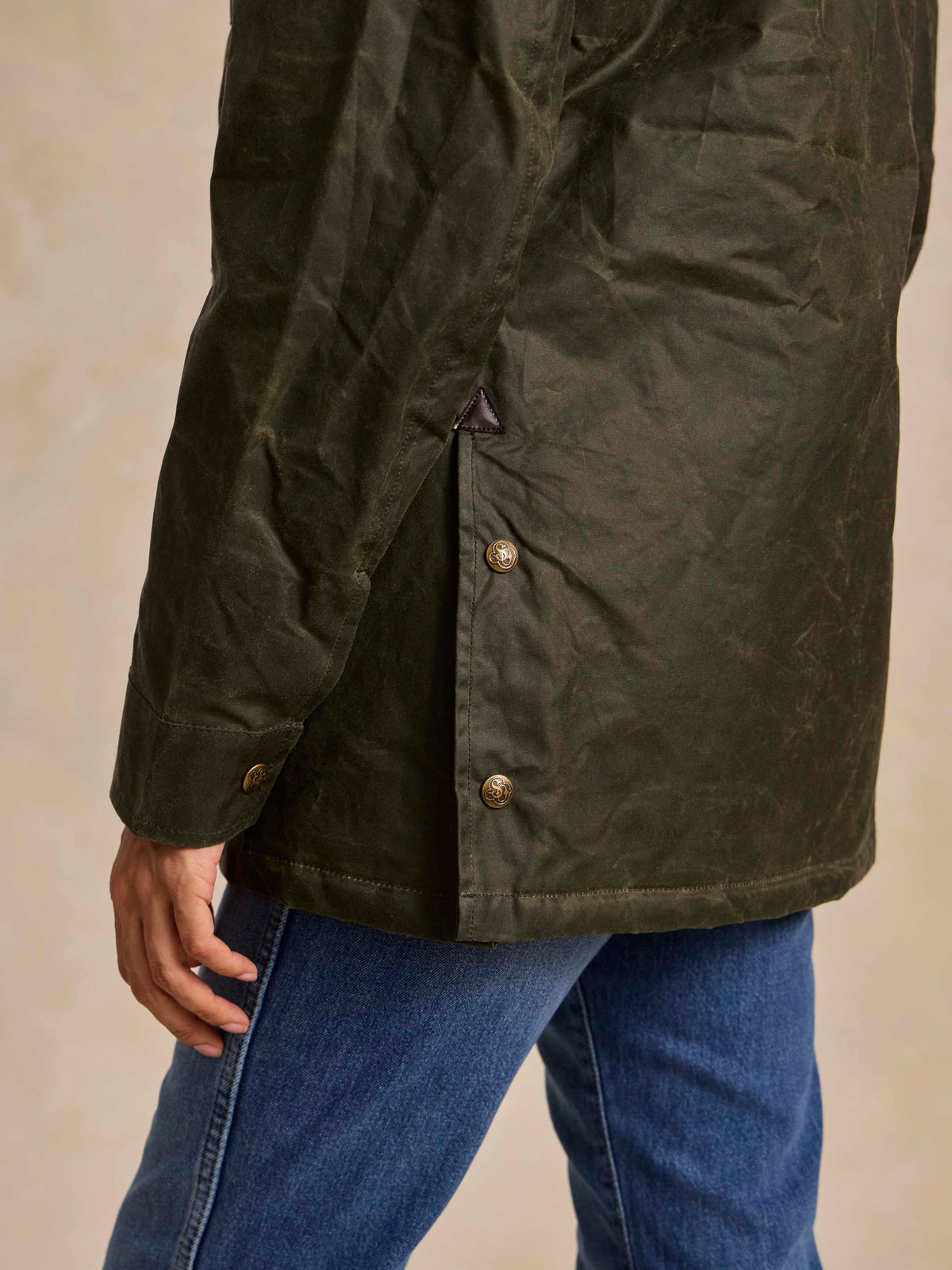 Loden green barn coat with front slit and snap closure, side seam, long sleeves
