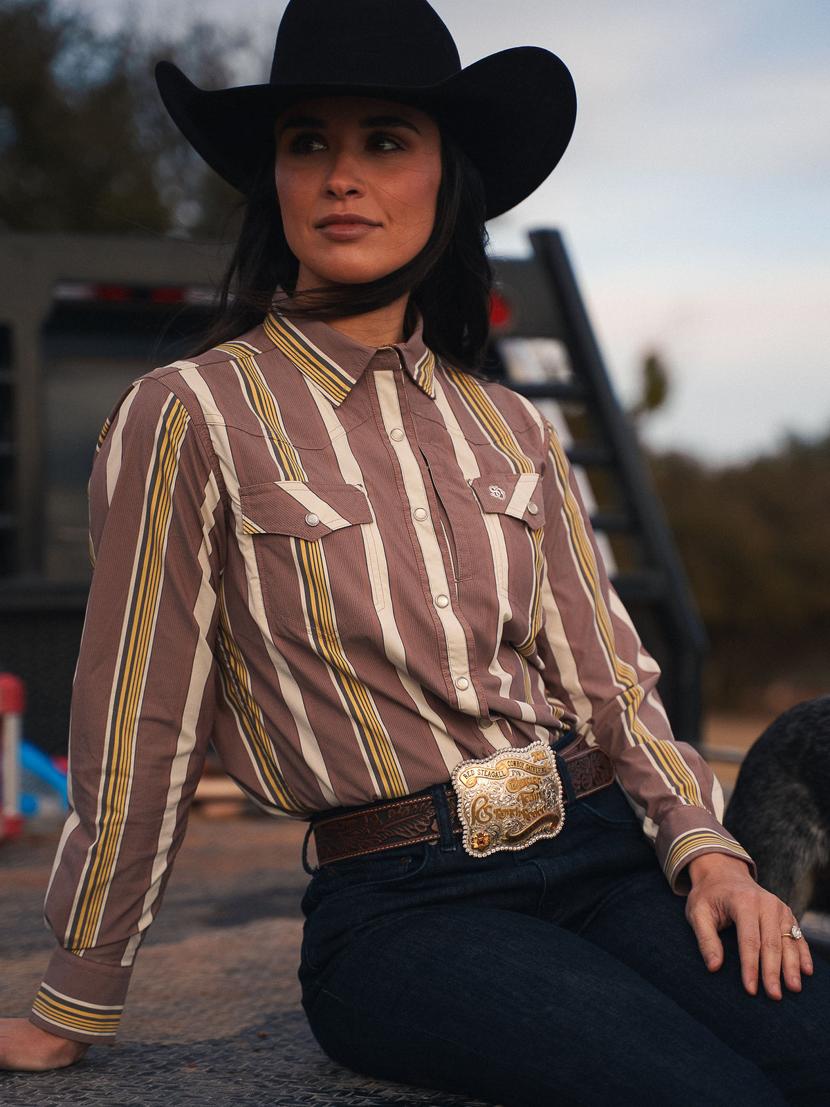 Women’s striped western snap shirt with pointed collar, front snap buttons, chest pockets